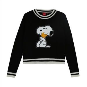Peanuts sweater with snoopy design